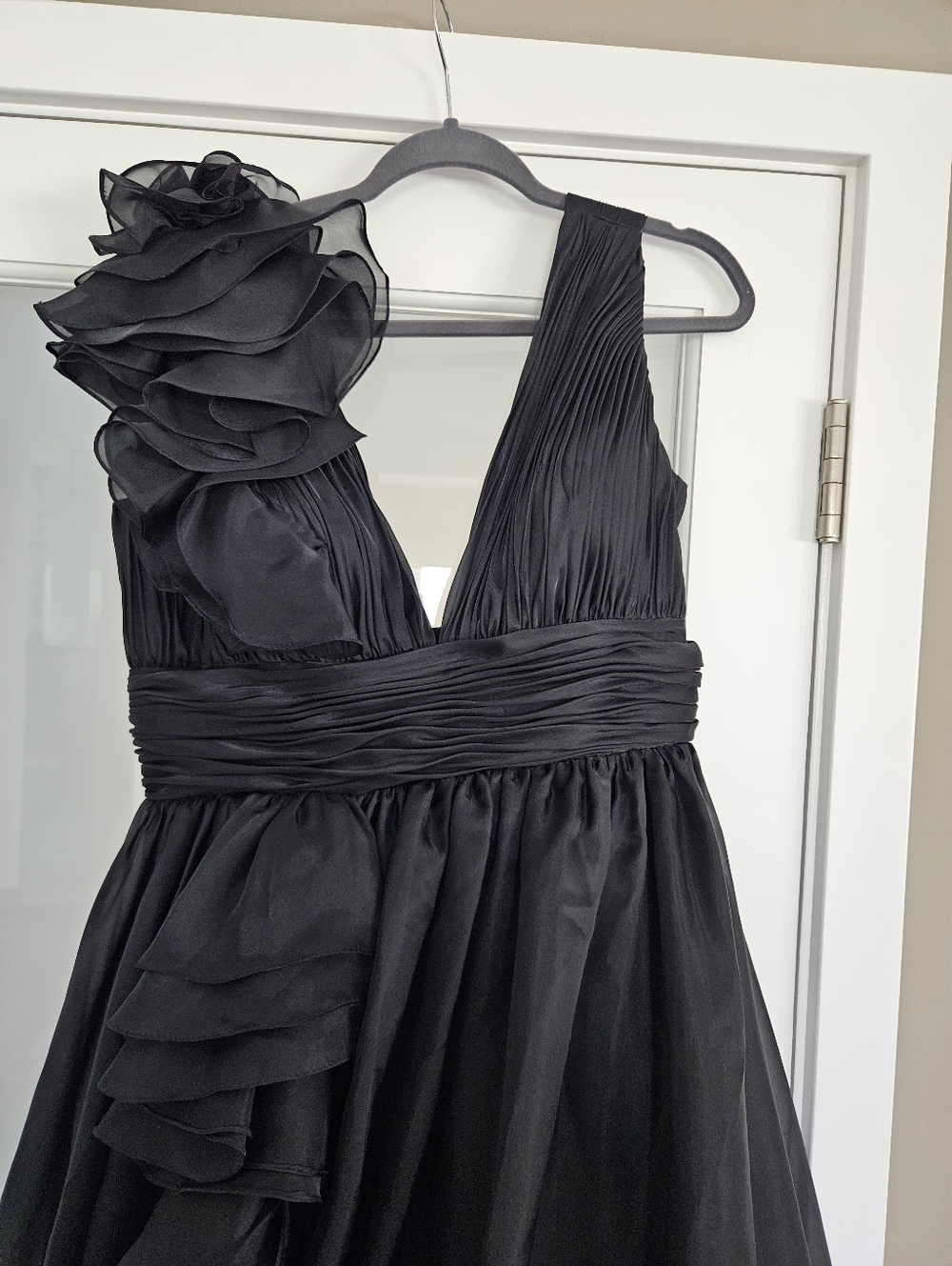 NWOT MAC DUGGGAL Ruffle Shoulder V Neck Chiffon Gown, Black - Picture 6 of 12